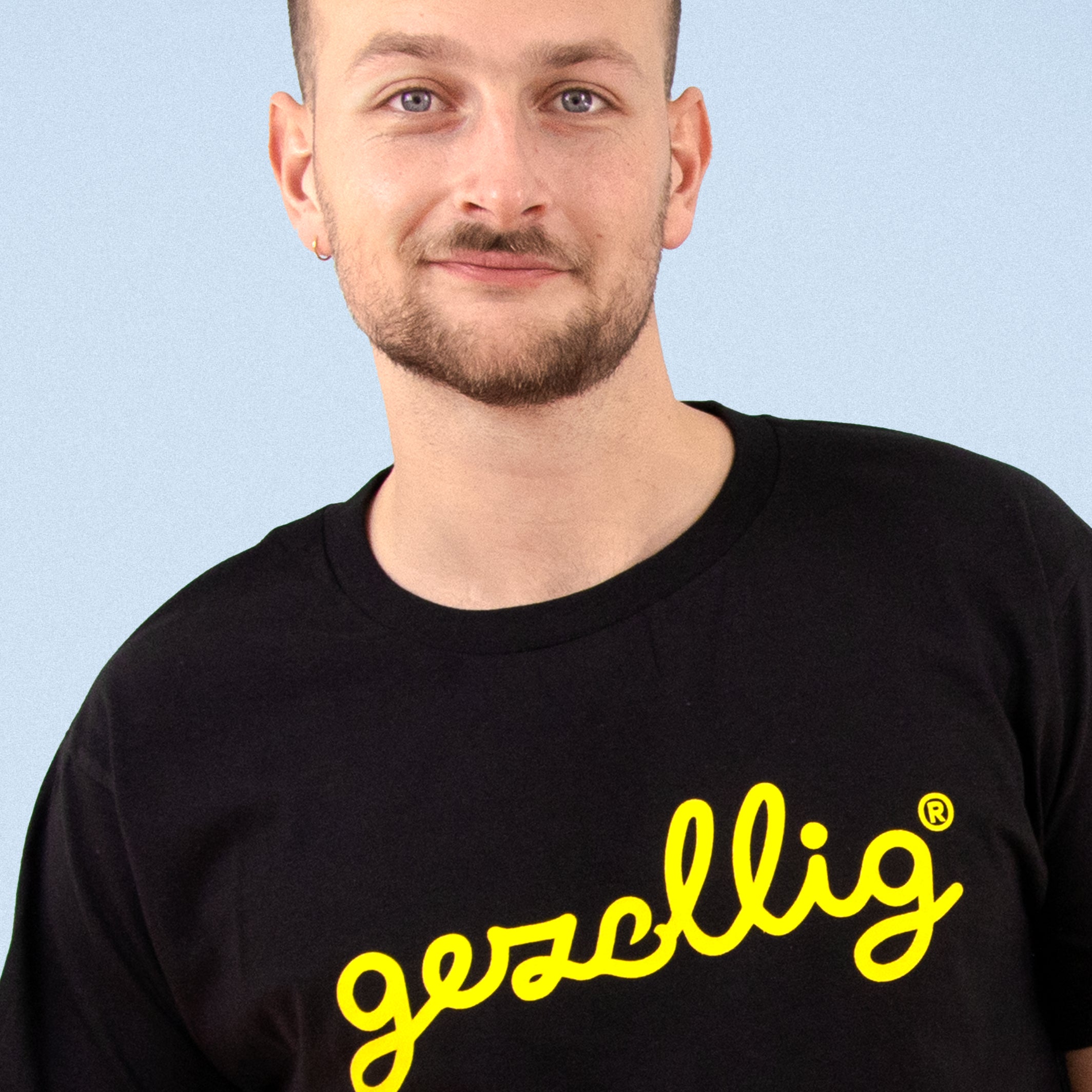 Black T-shirt with GEZELLIG in Yellow