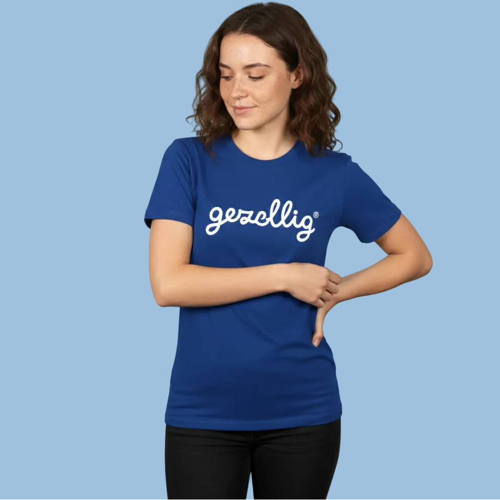 Young woman wearing a blue Gezellig t-shirt with white logo on a light blue background