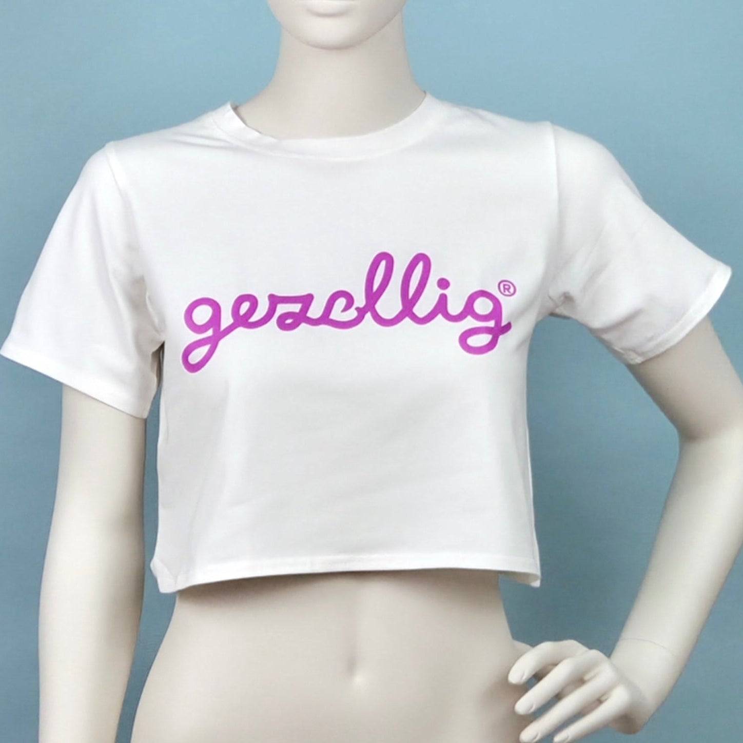 Cropped T GEZELLIG Fuchsia on White