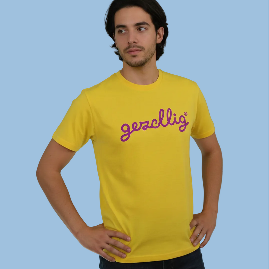 Yellow T-shirt, Gezellig Logo