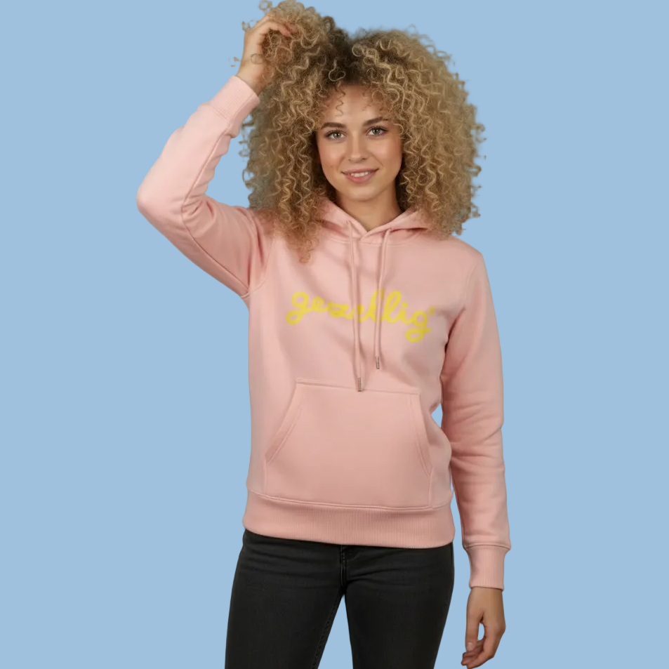 Girl wearing a pink Gezellig hoodie with yellow logo on a blue background