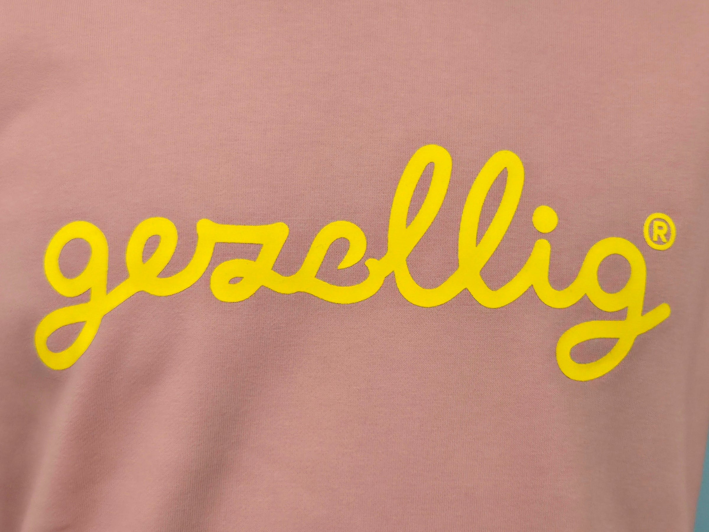 GEZELLIG in Yellow on Dusty Pink
