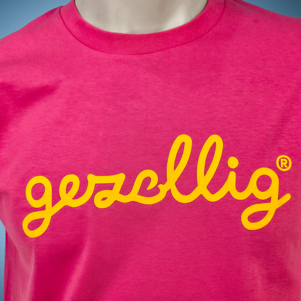 Hot Pink T-shirt with GEZELLIG in Yellow